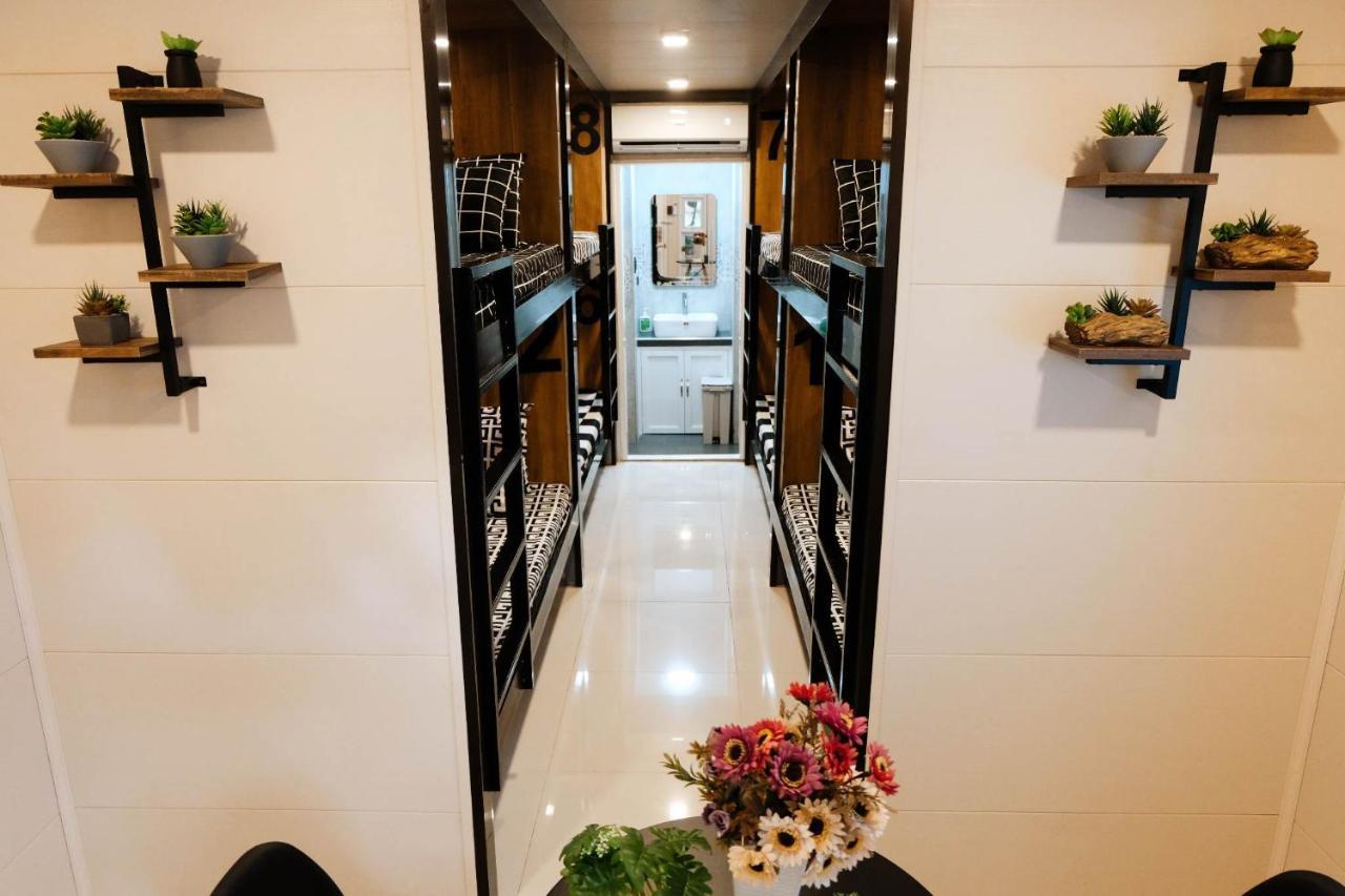 J & J Homestay Coron Exteriör bild